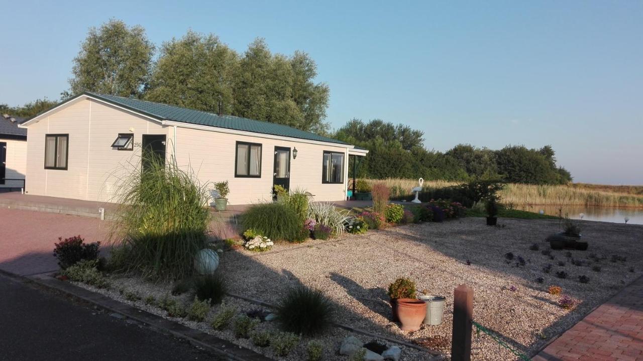 Het Boothuis Villa Sint Annaland Bagian luar foto